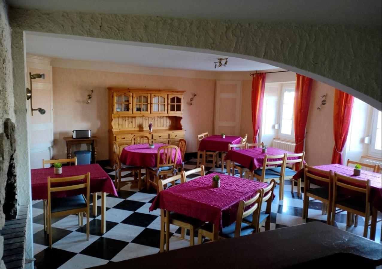 Hotel Les Remparts Nozeroy ภายนอก รูปภาพ