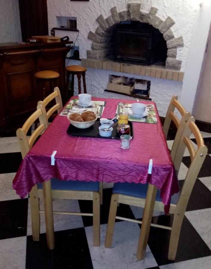 Hotel Les Remparts Nozeroy ภายนอก รูปภาพ