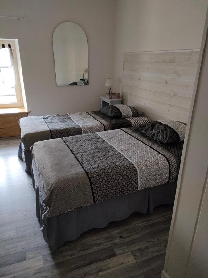 Hotel Les Remparts Nozeroy ภายนอก รูปภาพ