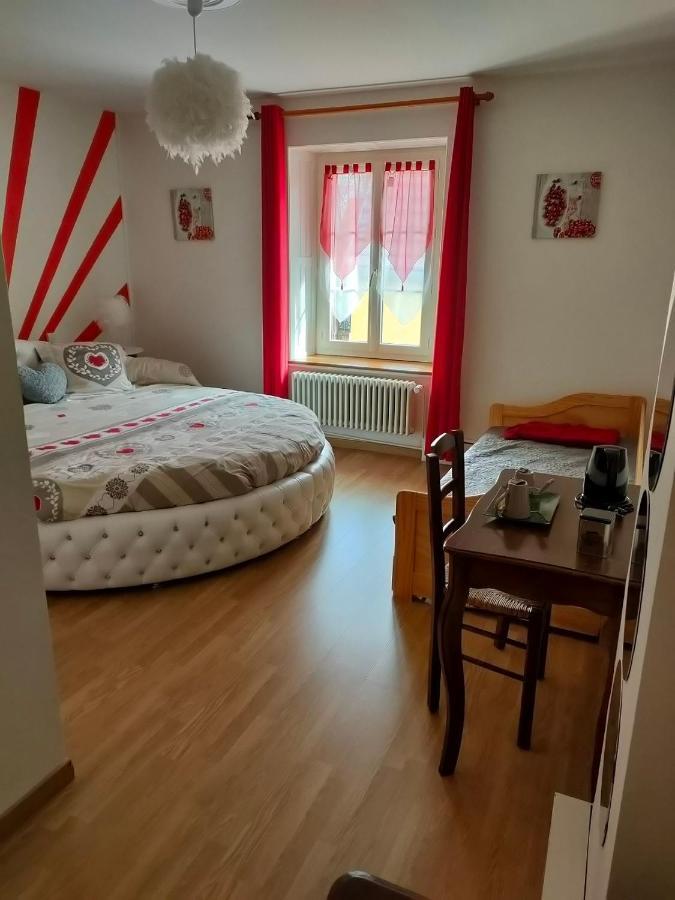 Hotel Les Remparts Nozeroy ภายนอก รูปภาพ