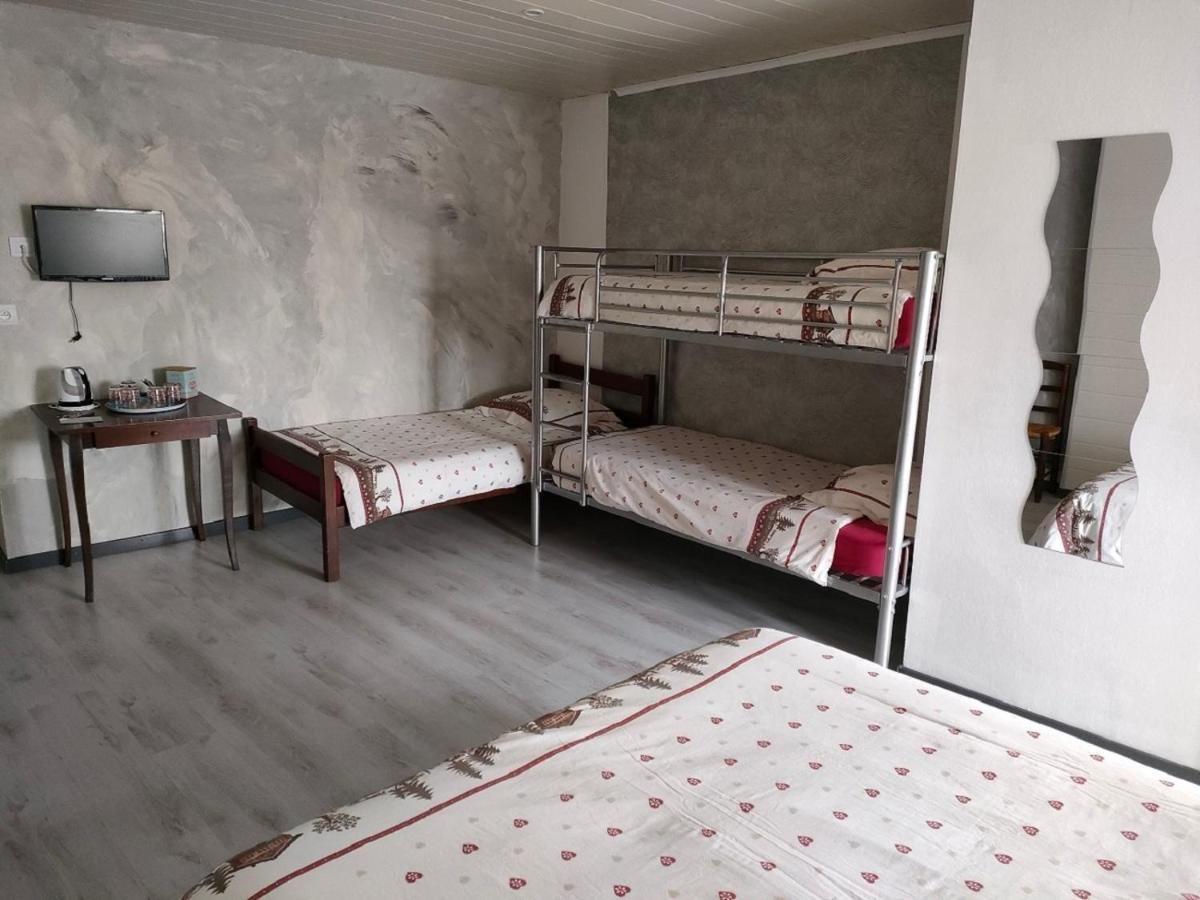 Hotel Les Remparts Nozeroy ภายนอก รูปภาพ